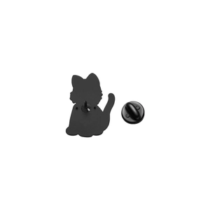 Detail der mechanischen Rückseite der schwarzen Katzen-Anstecknadel mit Pin-Verschluss