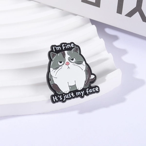 Cartoon-Emaille-Anstecknadel mit mürrischer Katze und I'm Fine Text auf Display