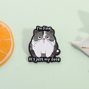 Cartoon Emaille Anstecknadel mit mürrischer Katze und I'm Fine Textaufdruck