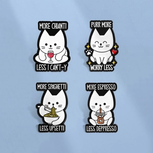 Mignonne Broche en Émail Chat de Dessin Animé Set Slogans Amusants Nourriture Boisson Badge en Alliage de Zinc Pour Décoration de Tenue Quotidienne et Sac à Dos