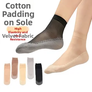 Detail of high-elasticity velvet ankle socks with cotton sole and skin-friendly fabric