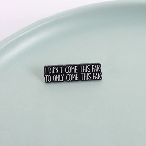 Broche en émail avec citation inspirante I Didn't Come This Far sur plateau en céramique