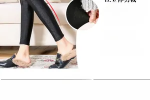 Detail of high-stretch slim fit shiny black leggings with 3D cut and elastic fabric texture