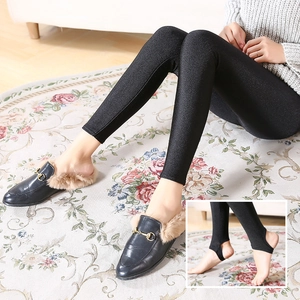 Leggings neri lucidi con staffa da donna con alta elasticità e vestibilità slim