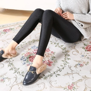 Slim fit black leggings with micro-shimmer effect and stirrup design for women