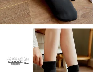 Détail de la doublure polaire noire chaude et haute élasticité des chaussettes d'hiver