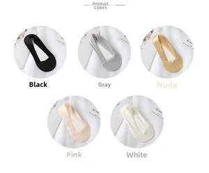 Dettaglio di cinque colori di calze invisibili a taglio basso con bordo in silicone antiscivolo