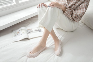 Detail shot of breathable seamless low-cut no-show socks with non-slip silicone grip