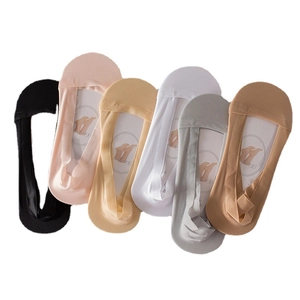 Calzini invisibili in seta di ghiaccio da donna in sei colori con silicone antiscivolo sul tallone