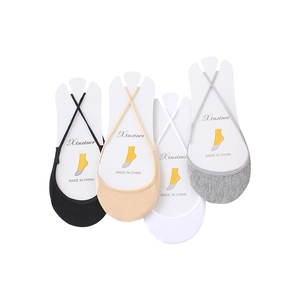 Set di 4 paia di calzini invisibili in cotone traspirante in nero, beige, bianco e grigio