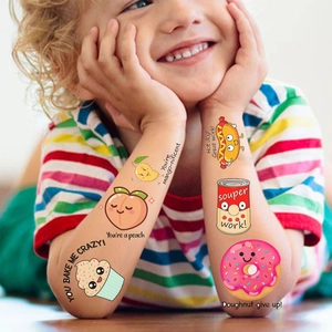 Detail van waterdichte cartoon tijdelijke tattoos voor kinderen met grappige woordspelingen