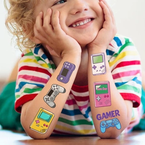 Tatouages temporaires imperméables pour enfants avec consoles de jeux vidéo colorées