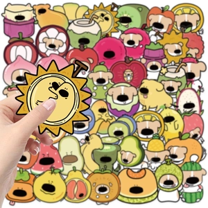 Primer plano de lindas pegatinas de perros y frutas para scrapbooking y decoración