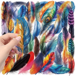 Gros plan d'autocollants plumes colorés et imperméables pour scrapbooking et décoration DIY
