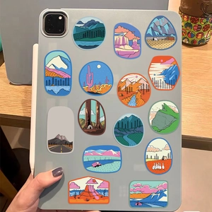 50 pegatinas creativas de camping sobre una tableta para decoración de viaje