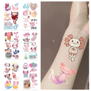 Détail de tatouages temporaires axolotl rose montrant six planches de dessins animés