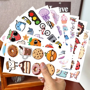 Adesivi tatuaggi temporanei misti per bambini con vari motivi a cartoni animati disegnati a mano