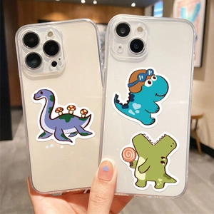 Details von transparenten iPhone-Hüllen mit süßen Dinosaurier-Prints und Kameraschutz