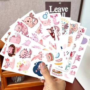Vue détaillée de six feuilles de tatouage axolotl rose avec motifs mignons et emojis