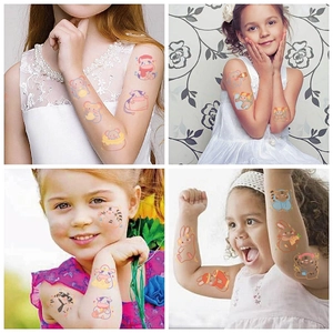 Tatuaggi temporanei colorati di animali per bambini applicati su viso e braccia