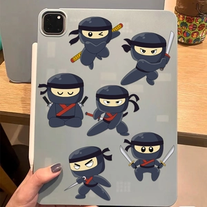 Coque iPad gris clair avec autocollants ninja et support stylet pour tablettes