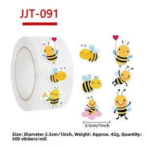 Detail van rol met 500 bijenstickers van 2,5 cm voor decoratie en sluiten enveloppen