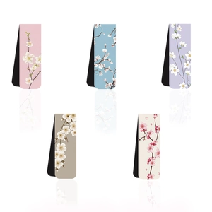 Pack de 5 marcapáginas magnéticos con diseños de flores de cerezo en tonos pastel
