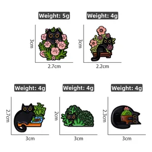 Detail specifications of black cat enamel pins showing weights and dimensions in centimeters