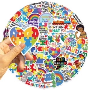 Vue détaillée d'autocollants cœur pour la sensibilisation à l'autisme avec puzzle