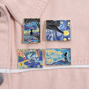 Set de broches esmaltados Van Gogh Noche Estrellada con gatos sobre tela denim rosa