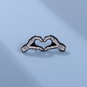 Gothic Skeletthand Herz Emaille Pin Halloween Brosche Personalisierte Abzeichen Für Kleidung Tasche Dekor Schmuck Unisex