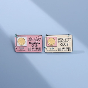 Broches carrées émaillées avec motif club de lecture et badge d'identité VIP