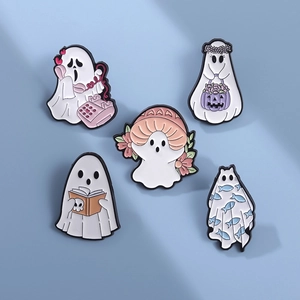 Set di cinque spille smaltate a forma di fantasmi e gatti con zucca di Halloween