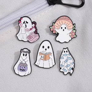 Set di cinque spille smaltate a forma di fantasma di Halloween per borse e vestiti