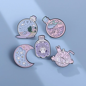 5er-Set Emaille-Pins mit traumhaften Wunschflaschen, Walen und süßen Weltraum-Hasen