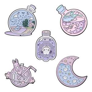 Set mit 5 Emaille-Pins im japanischen Stil mit niedlichen Mondflaschen und Sternen in Pastell