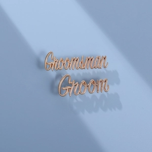 Wedding Groom Groomsman Letter Brooch Pin Alloy Metal Script Badge For Wedding Party Ceremony Jewelry Men Gift Accessory