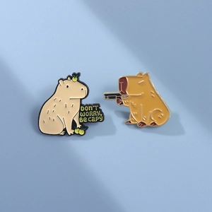 Set di spille smaltate a forma di capibara con slogan e divertenti motivi di animali
