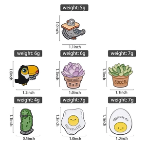 Grille de badges en émail représentant oiseaux, succulentes, œufs au plat et formes fun