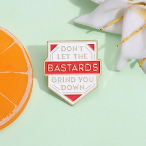 Shield Shape Inspirational Quote Alloy Enamel Brooch Don't Let The Bastards Grind You Down Metal Badge For Backpack Clothes Gift
