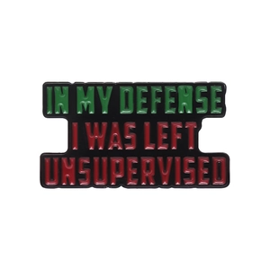 Pin's émaillé créatif avec citation In My Defense I Was Left Unsupervised sur fond noir