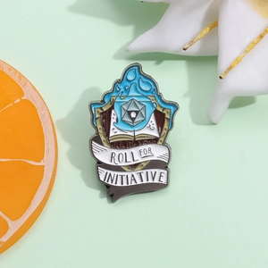 Broche en Émail Dés D20 et Livre Roll For Initiative Forme de Bouclier Broche en Alliage Bijoux de Jeu Personnalisés Badge Pour Sac à Dos