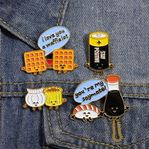 Broches créatives en émail avec motifs de nourriture cartoon sur veste en jean