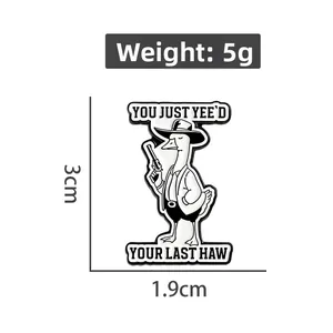 Detailansicht der Emaille-Gans-Anstecknadel mit Maßen 3cm x 1,9cm und 5g Gewicht
