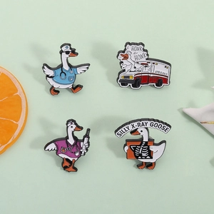 Broche Oie Médicale Amusante Pin's émaillé Dessin Animé Docteur Infirmière Ambulance Badge Alliage Bijoux Cadeau Sac Vêtements