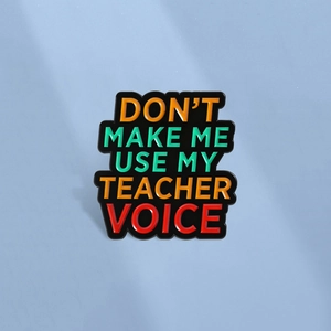 Ne Me Forcez Pas À Utiliser Ma Voix De Professeur Épingle En Émail Slogan Drôle Badge En Métal Alliage De Zinc Broche Cadeau