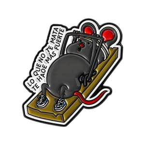 Cartoon weightlifting mouse enamel pin with motivational Spanish quote on white background