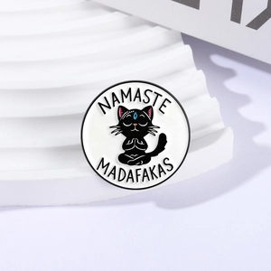 Insigne en émail chat noir drôle Namaste pour la décoration de vêtements et de sacs