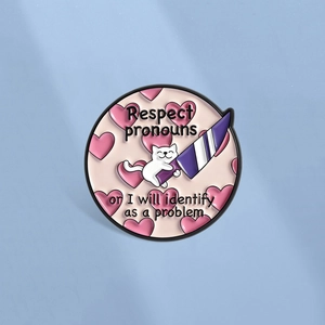 Insigne de Broche en Alliage de Zinc Rond avec Slogan Respect Pronouns Chat de Dessin Animé avec Couteau pour Vêtements et Sacs
