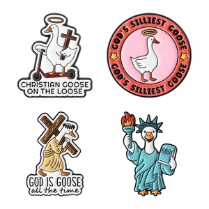 Lot de pin's émaillés oie blanche avec motifs skateboard et statue de la liberté